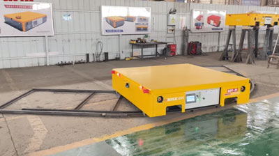 ARC / S shaklidagi temir yo'l bilan ishlaydigan temir yo'l aravachasi